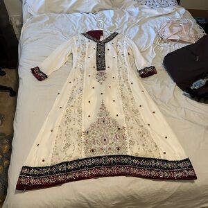 3 peice pakistani/Indian suit SEND OFFERS